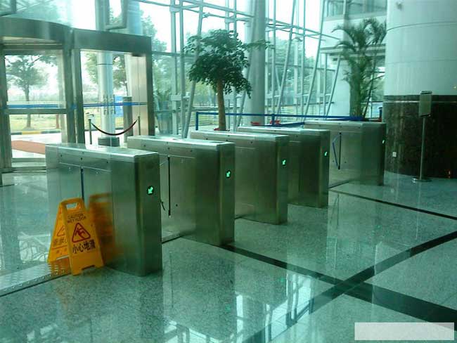 上海桥式圆角翼闸案例 - 中出网-智能出入口与停车充电门户