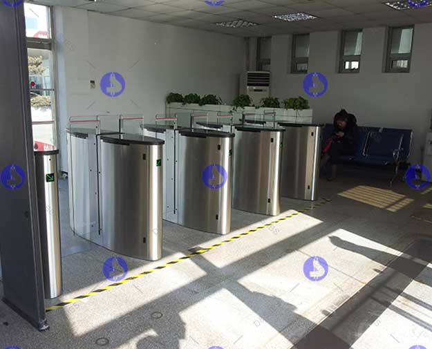 南京熊猫洗衣机工厂通道闸案例 - 中出网-智能出入口与停车充电门户