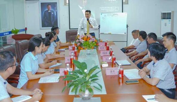 鹰胜煌胡学君总经理发布了鹰胜煌品牌新的五年规划