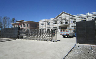 哈尔滨市大用镇政府伸缩门工程案例