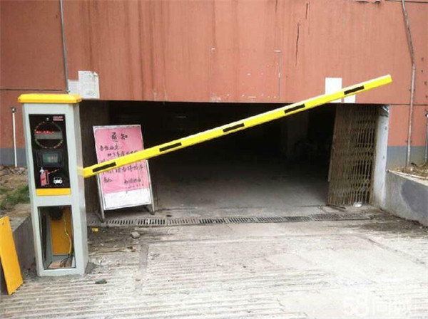 荷花池小区道闸案例 - 中出网-智能出入口门户