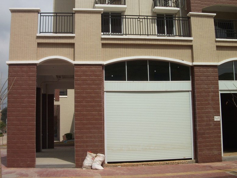 漳州常山鑫晟花园卷帘门案例 - 中出网-智能出入口与停车充电门户