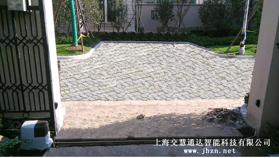 临安红枫园开门机案例 - 中出网-智能出入口门户