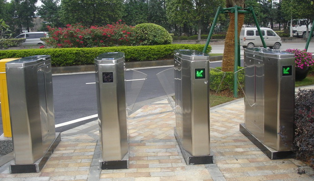 番禺中颐产业园三棍闸工程案例 - 中出网-智能出入口与停车充电门户