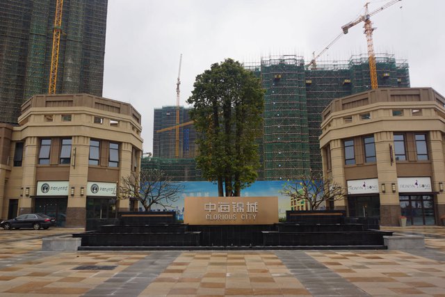 佛山中海锦城护栏工程案例 - 中出网-智能出入口与停车充电门户