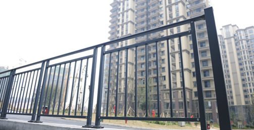 麓山和苑阳台护栏工程案例 - 中出网-智能出入口与停车充电门户