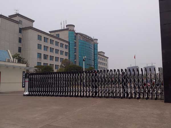 上饶县政府电动伸缩门案例 - 中出网-智能出入口门户