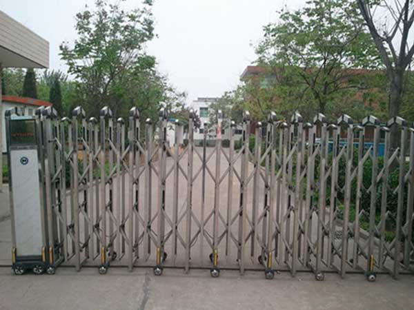 咸阳卓越塑料印务电动伸缩门案例 - 中出网-智能出入口与停车充电门户