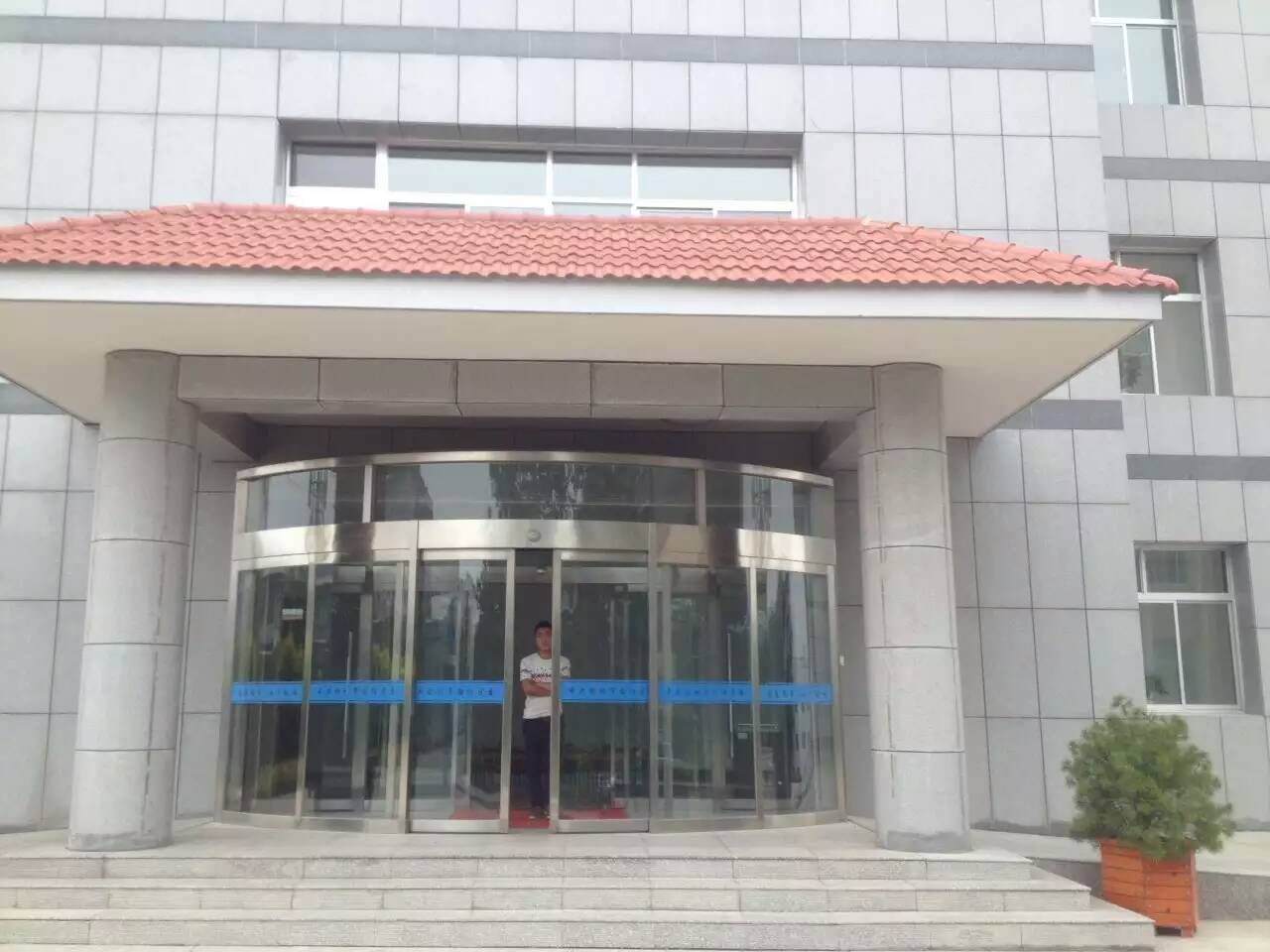 中共榆林市榆阳区委自动门案例 - 中出网-智能出入口门户