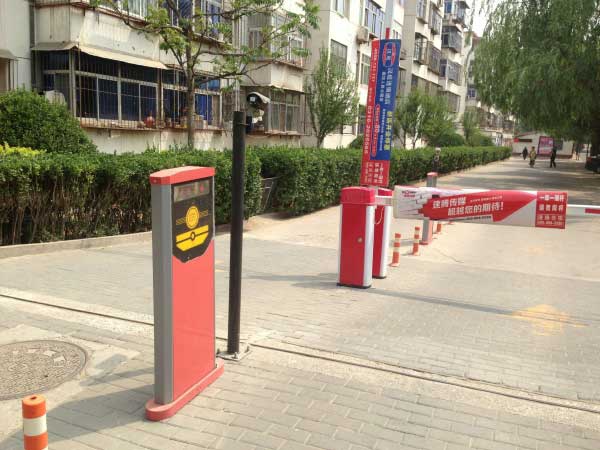 旭景花园道闸案例 - 中出网-智能出入口与停车充电门户