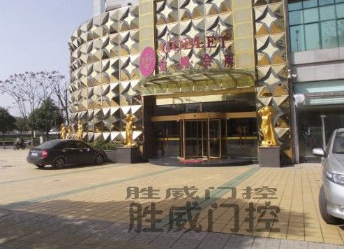 株洲金樽KTV旋转门案例 - 中出网-智能出入口与停车充电门户