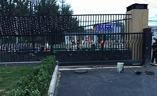 北京宝苑国际购物中心C悬浮门工程案例