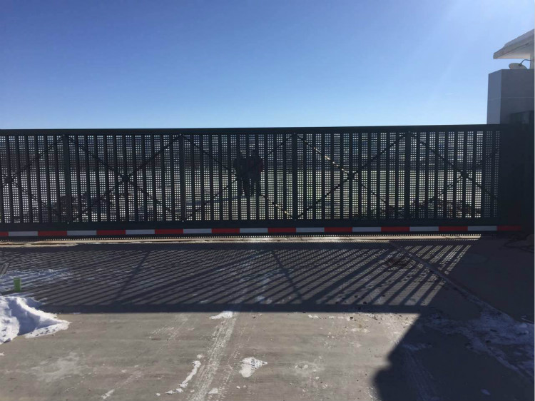 内蒙古旗下营进站悬浮门CM745工程案例 - 中出网-智能出入口与停车充电门户