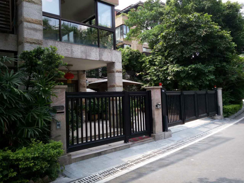 深圳市星河丹堤别墅悬浮折叠门X2黑色工程案例 - 中出网-智能出入口门户