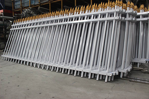 白色铝合金护栏