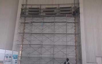 大型垂直提升门