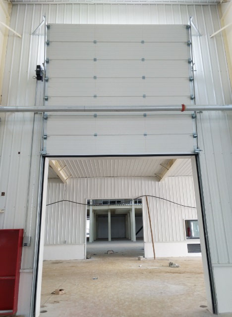 获嘉县童欣科技工业提升门案例 - 中出网-智能出入口与停车充电门户