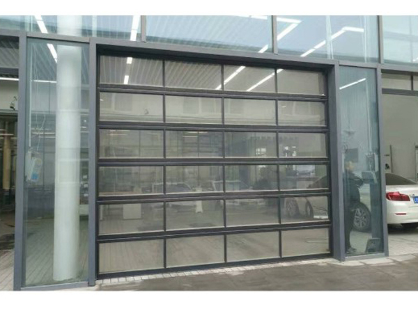 新乡宝马4S店透视工业提升门案例 - 中出网-智能出入口与停车充电门户