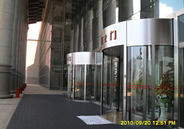 云南海埂会议中心旋转门工程案例 - 中出网-智能出入口与停车充电门户