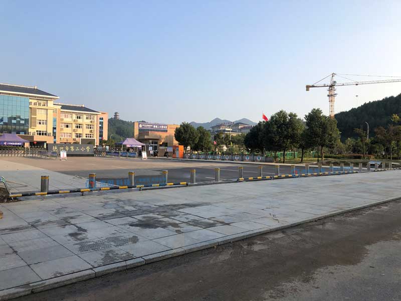 江西德兴第二小学升降柱项目 - 中出网-智能出入口与停车充电门户