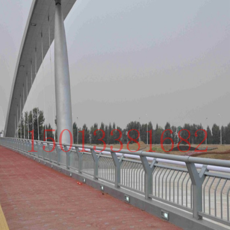 广州河道护栏生产厂家 桥梁两侧隔离栏杆 佛山栈道金属栏杆