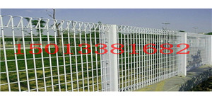 阳江外资企业车间隔离网 三角折弯护栏厂家定做 东莞围墙密纹护栏