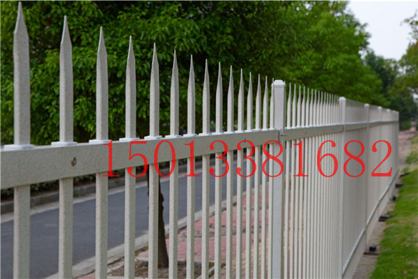 厂区围墙金属护栏定做 佛山学校防攀爬围栏 肇庆锌钢铁艺栏杆