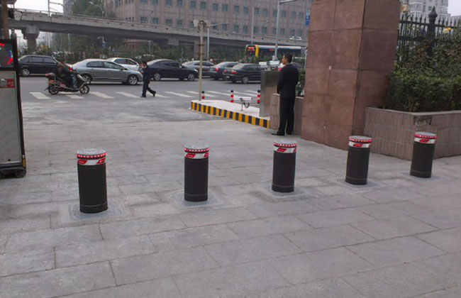 北京人大正门升降柱案例 - 中出网-智能出入口与停车充电门户