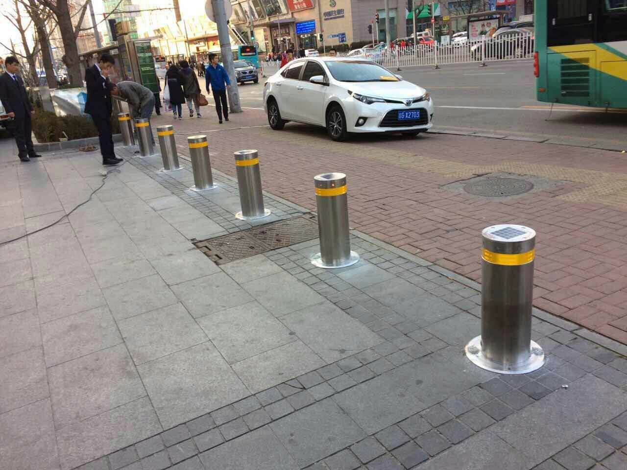 大连市甘井子区某机关单位项目升降柱案例 - 中出网-智能出入口门户