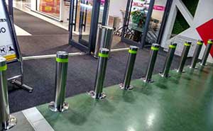 河南新田360广场定制款可移动不锈钢路桩案例