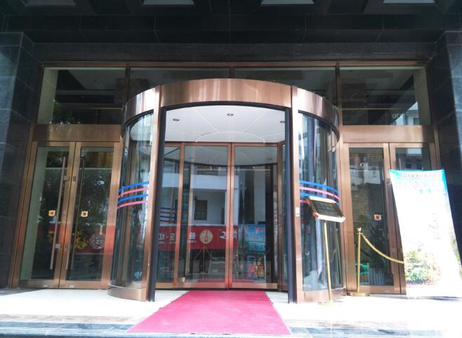 贵州乌江大酒店旋转门案例