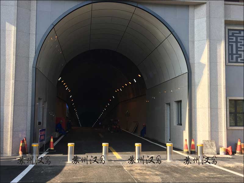 溧阳水电站防冲撞型液压升降柱案例 - 中出网-智能出入口门户
