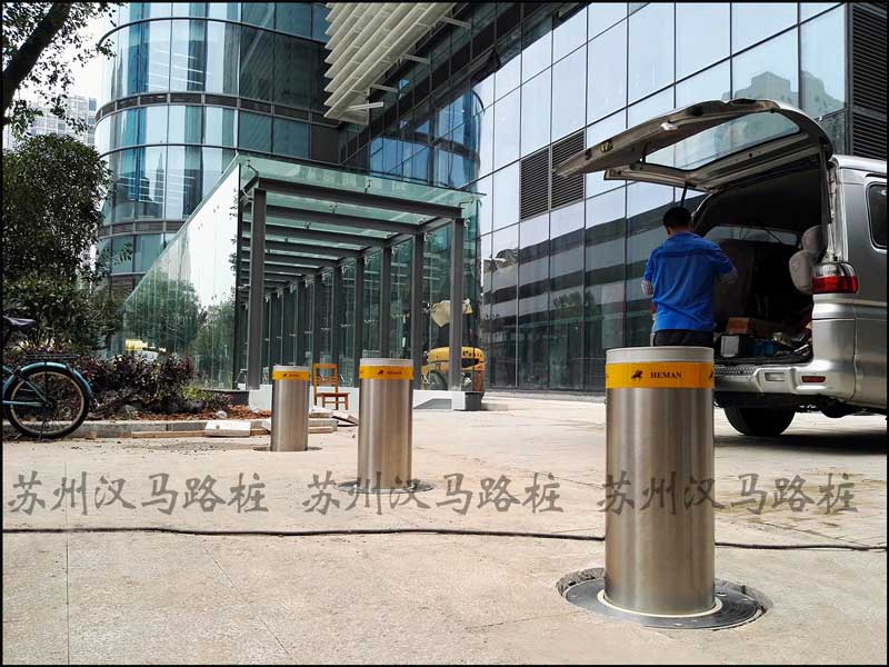 南京江苏银行升降柱案例 - 中出网-智能出入口门户
