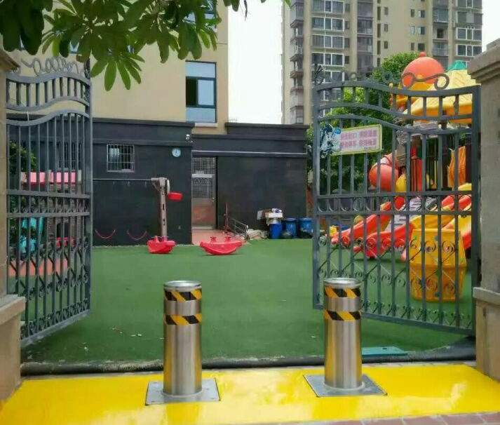 幼儿园门口升降柱案例 - 中出网-智能出入口与停车充电门户
