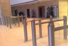 华北油田通道闸案例 - 中出网-智能出入口与停车充电门户