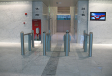 中国民生银行总行通道闸案例 - 中出网-智能出入口与停车充电门户