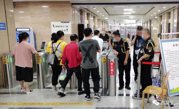 浙江省肿瘤医院-人脸识别摆闸CPW-119Y