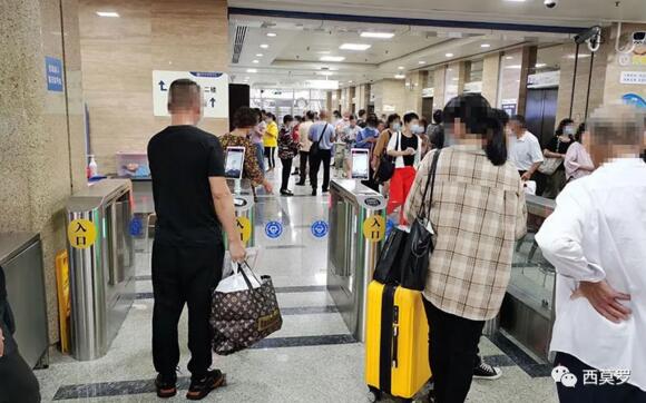 浙江省肿瘤医院-人脸识别摆闸CPW-119Y