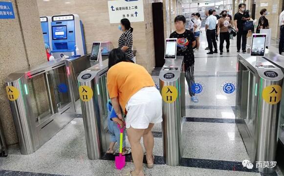 浙江省肿瘤医院-人脸识别摆闸CPW-119Y