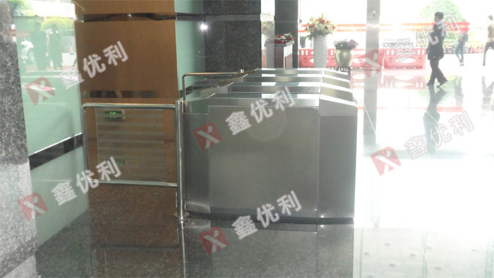 深圳招商银行某分行，翼闸，翼闸案例 - 中出网-智能出入口与停车充电门户