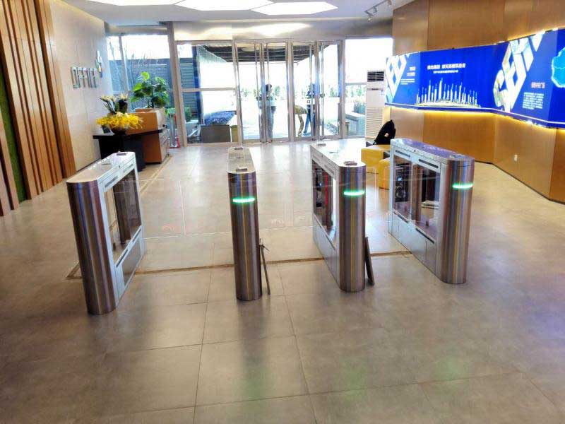 太原绿地集团通道闸案例 - 中出网-智能出入口与停车充电门户