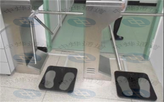 深圳市索菱实业股份三辊闸通道闸案例 - 中出网-智能出入口与停车充电门户