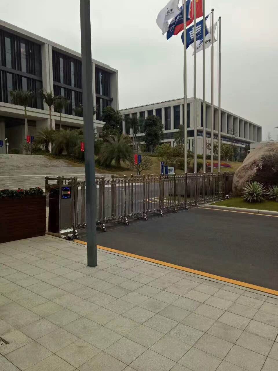 南方电网道闸案例 - 中出网-智能出入口门户