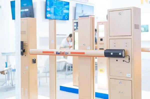 蓝卡科技本次带来了AIoT无人化停车场管理系统