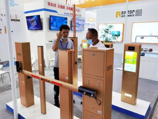 全系列“家族金”产品集体亮相