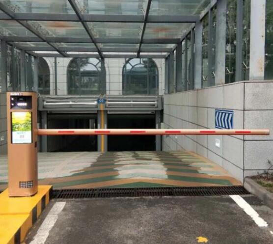 蓝卡AIoT无人化停车场管理系统顺利成为延安为民服务中心指定产品
