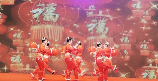 开场舞：《张灯结彩过大年》