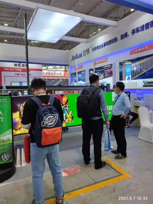 安快现场展出D209大型灯箱广告道闸