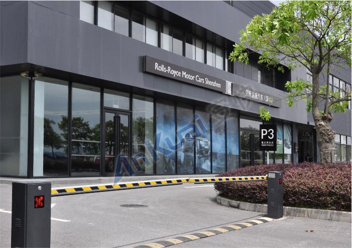 劳斯莱斯汽车（深圳）道闸案例 - 中出网-智能出入口门户