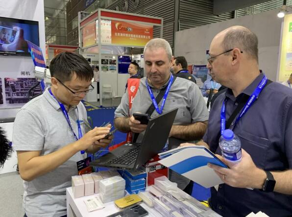 文通明星产品车牌识别相机吸引了一大波的外国友商驻足